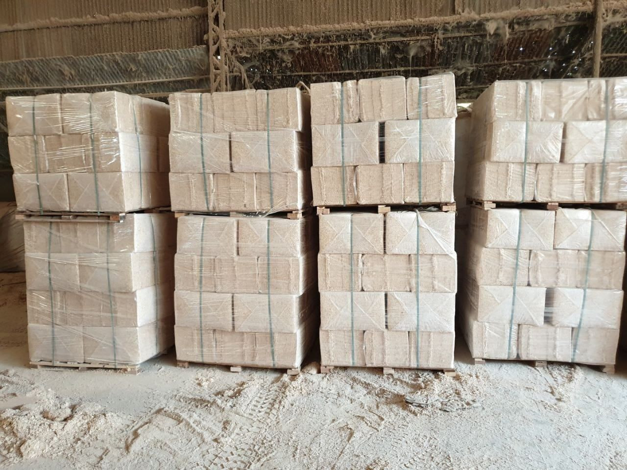Pine Wood Shavings for Horse Bedding/Pine Sawdust for Horse / Pine wood shaving for poultry farm